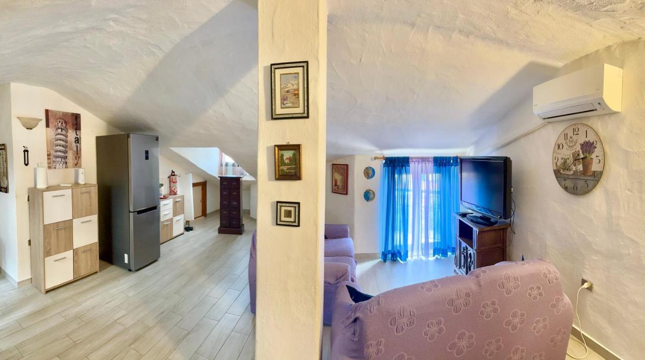 The Quiet Mansard Apartment Olbia Exterior photo